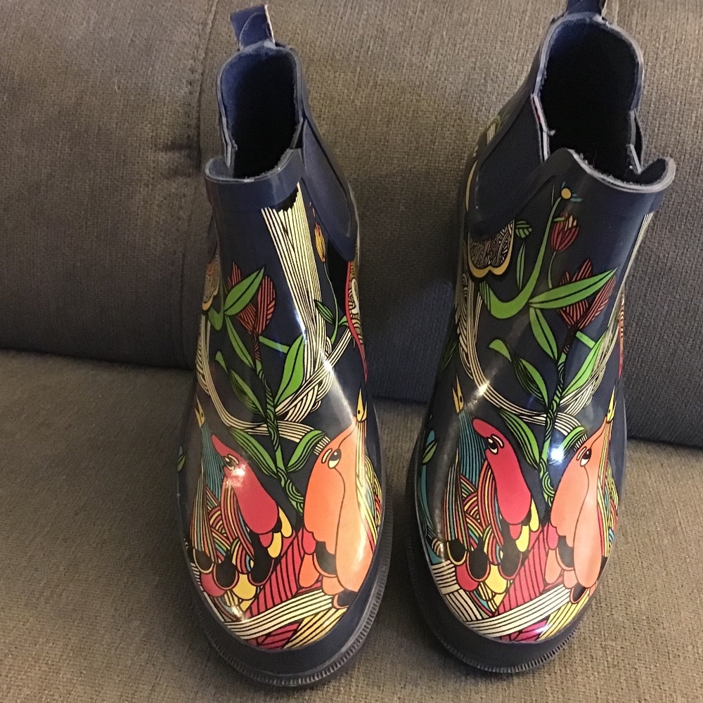 Ankle style rain boots